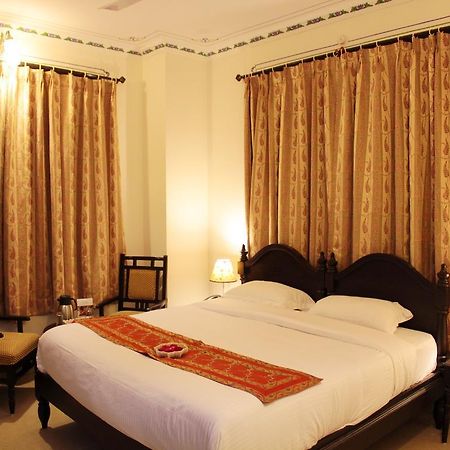 Hotel Mahima Palace Удайпур Экстерьер фото